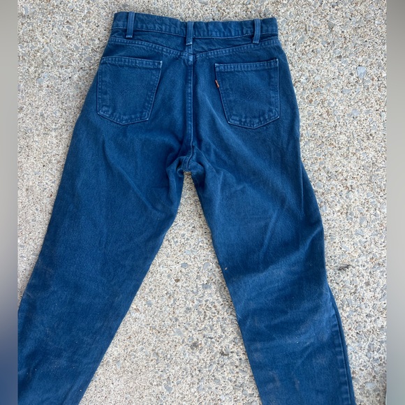 Levi Blue Stained Straight Legged Women’s Jean. Size 27 - Picture 2 of 2